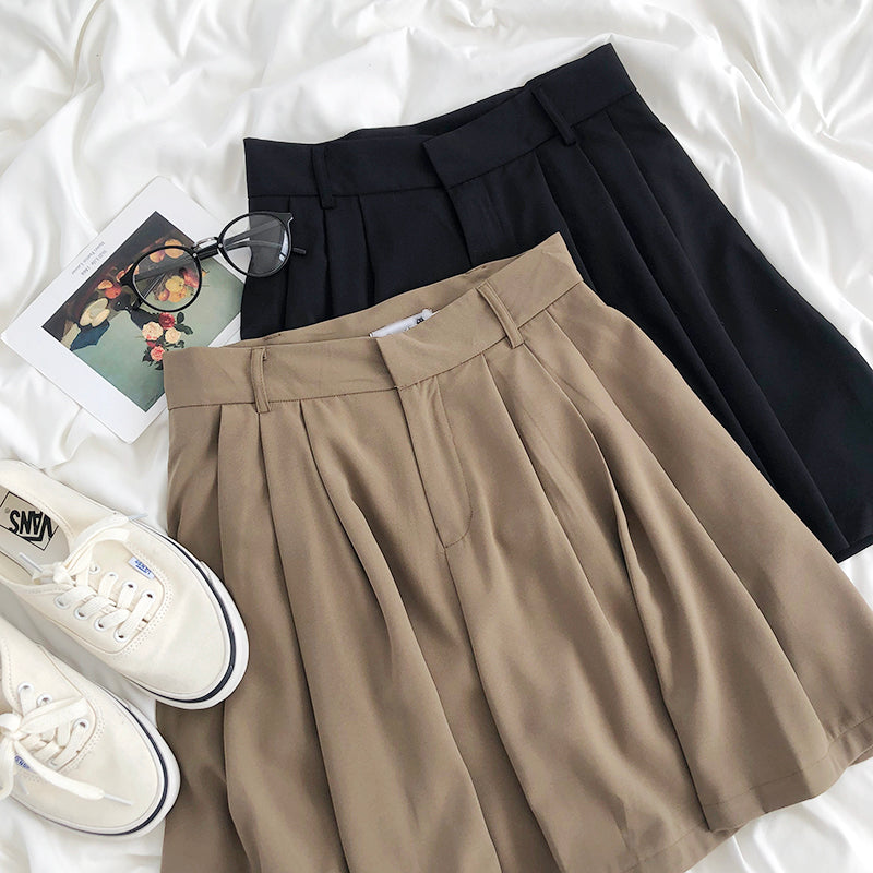 High-Waisted Pleated Wide-Leg Pants for a Chic Look
