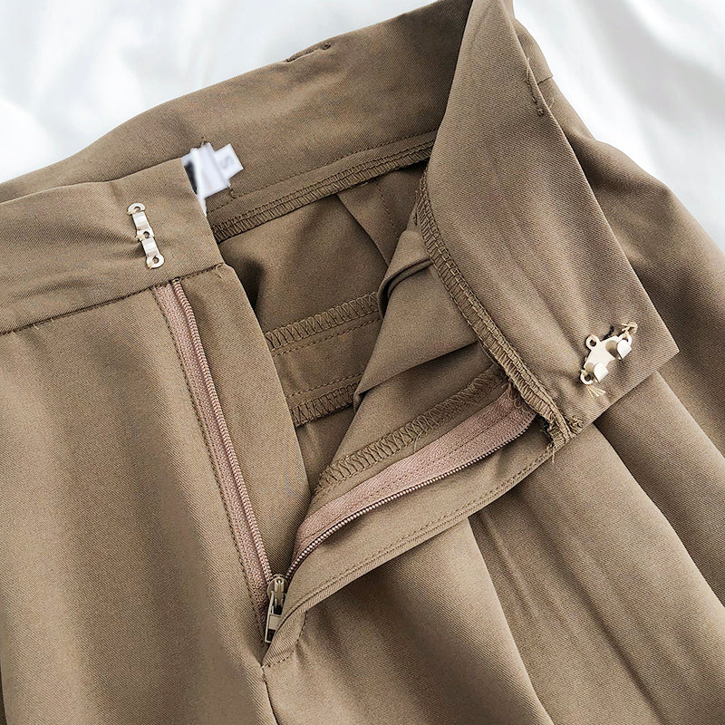 High-Waisted Pleated Wide-Leg Pants for a Chic Look